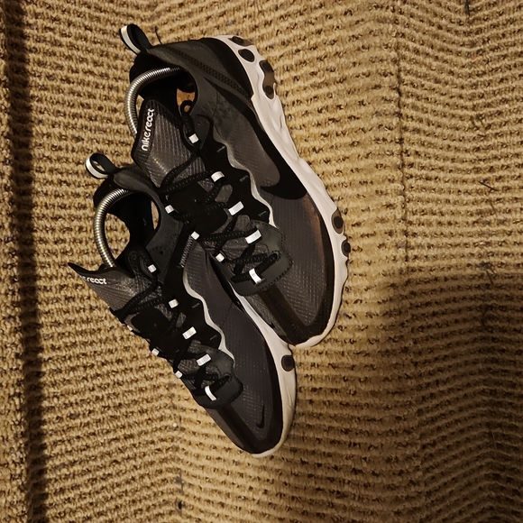Nike React element 55's size 7 - Picture 3 of 4